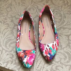 Floral flats. Super cute. Say 8 but run small.